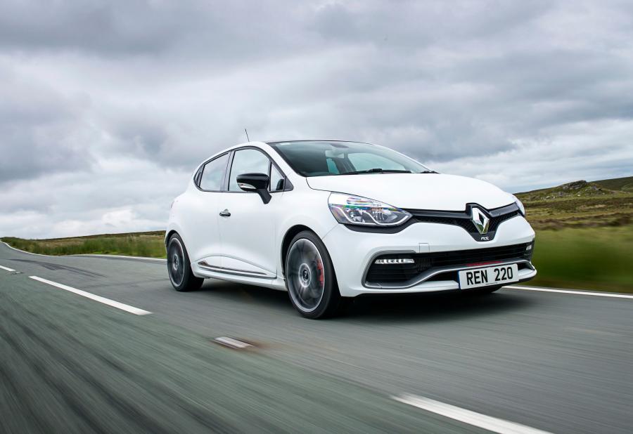 Renault Clio R.S. 220 Trophy 2015 года  (фото 22 из 48)